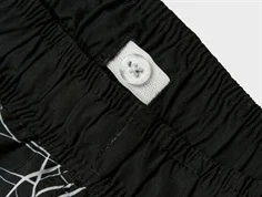 Justerbar elastik med knaphuller i sorte badeshorts med Spiderman print fra Name it 13239661 black